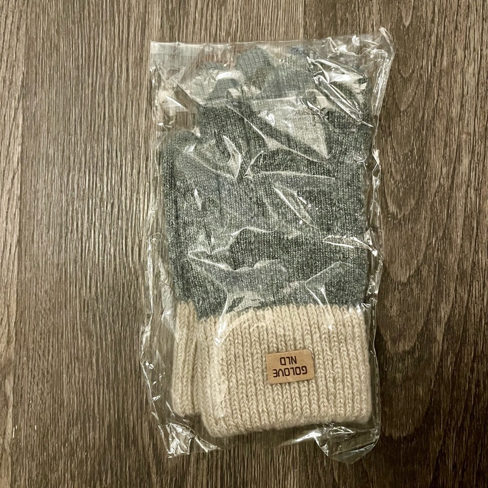 Women knitted gloves